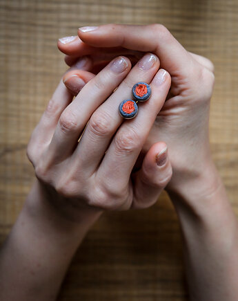 Folkowe Kolczyki wkrętki, surowa biżuteria, Pomarańczowe Polne Kwiatuszki, Z SZUFLAD UMYSŁU