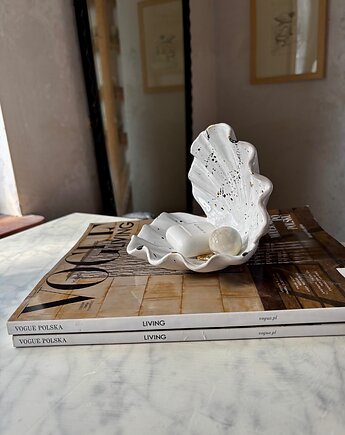 Ceramiczna muszelka w czarno złote ciapki na biżuterię prezent dla niej, Maison Fragile