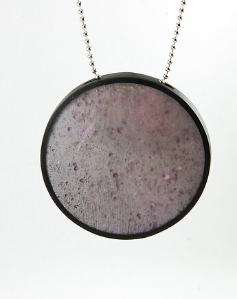 Fioletowy naszyjnik księżycowy, Monopolka