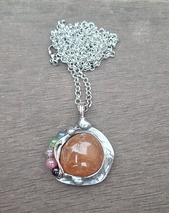 Karneol - wisiorek, po drugiej stronie lustra