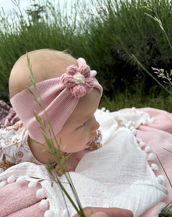 Ręcznie wykonana opaska z ozdobnym kwiatkiem dla dziewczynki, pudrowy róż, Moni Made of Natural Individuality
