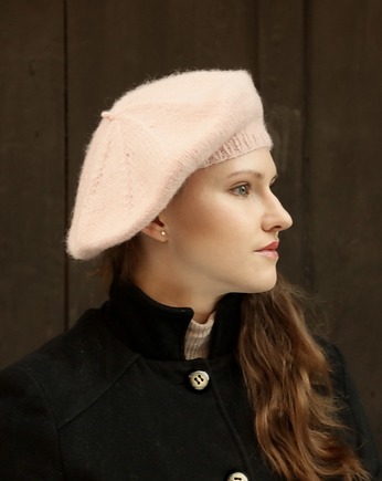 Klasyczny beret z antenką z wełny alpaki pudrowo różowy, Holy Alpaca Knit