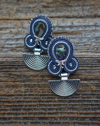 Małe, granatowe kolczyki soutache z ważką, Mró Soutache