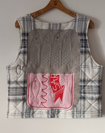 Pikowana kamizelka z autorskim wzorem sardynek na plecach - roz. L, patch patch