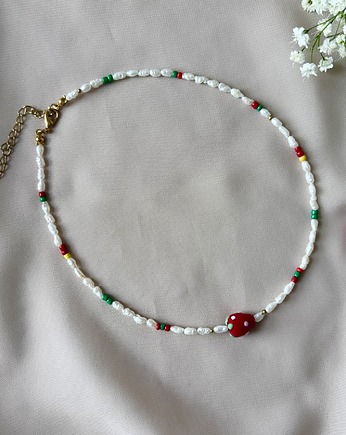 Naszyjnik z naturalnych pereł z zawieszką w kształcie truskawki, Hey details