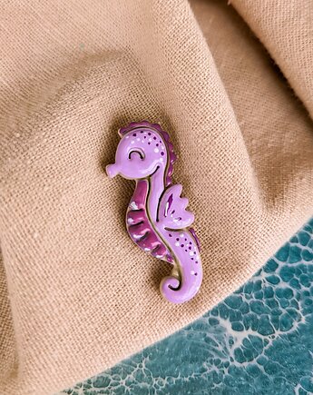 Pin z konikiem morskim, fioletowy konik morski,przypinka urocze zwierzęta, Dary Rusałki