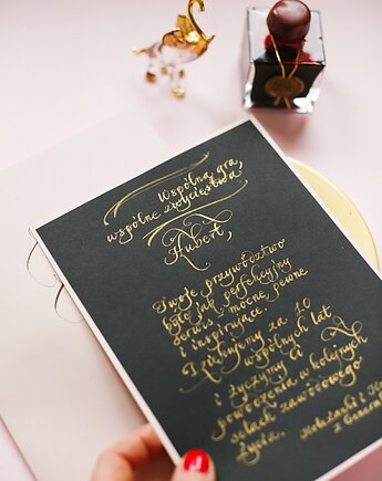 Kaligrafia: personalizowana kartka z życzeniami pisana atramentem, Annagrafia