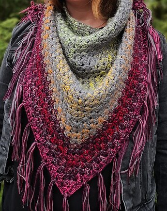 "Babcina" chusta na szydełku rozmiar M z frędzlami, Ciotka Matylda