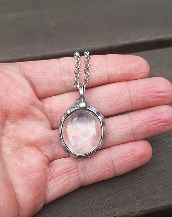 Lód - wisiorek, po drugiej stronie lustra