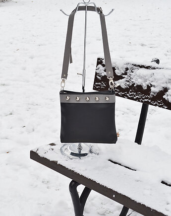 Czarna torebka z ćwiekami, modeMania