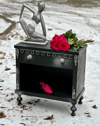 Czarna szafka ze srebrnymi dekorami, pojedynczy egzemplarz, Monique Art