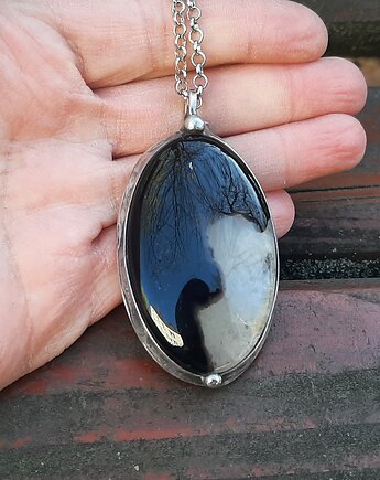 Czarno biały agat - wisiorek, po drugiej stronie lustra