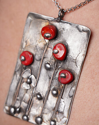 Wisior z korala, cynamonn