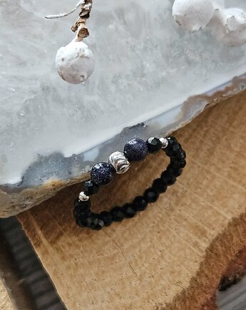 Elastyczny pierścionek z onyksem i nocą Kairu, REVEAL