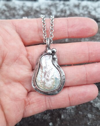 Perła po prostu - wisiorek, po drugiej stronie lustra