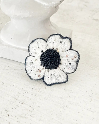 Broszka KWIAT 20 ręcznie haftowana przypinka z koralikami, HAART