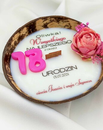 Świeca w kokosie na 18 urodziny / Personalizacja, Swiecznikowo