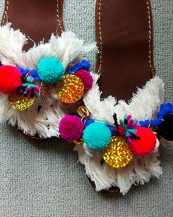 Kololorowe klapki  w stylu boho, pompony i chwosty!, Lovekulkowe