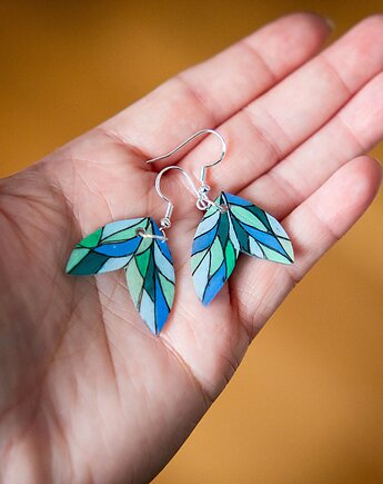 Małe kolczyki skrzydełka błęktine, Pintura