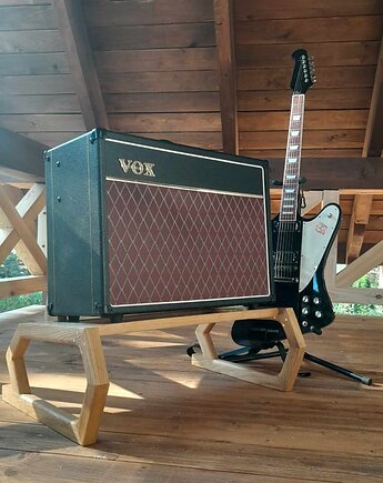 Deluxe Amp Stand - Drewniany stojak na wzmacniacz gitarowy, Lakefront Wood Co