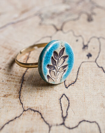 Pierścionek z ceramicznym oczkiem, studnia ceramiczna