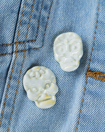 Porcelanowa broszka SKULL, rękoczyny
