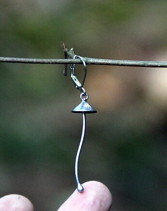 Łysiczka lancetowata kolzyk z motywem leśnym w stylu boho minimalistycznym, Yadovito