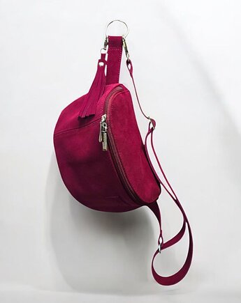 Duża nerka saszetka z frędzlami. Skóra zamszowa, magenta, UNIQUE HandMade