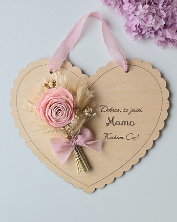 Prezent na Dzień Mamy - drewniane serce z grawerem i kwiatami, BohoSuszki