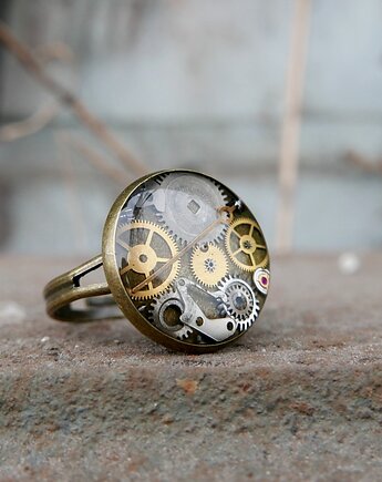 Mechaniczny pierścionek 009, Zegarynki