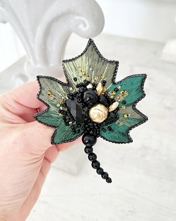 Broszka LIŚCIE KLONU 2 ręcznie haftowana przypinka z koralikami, HAART