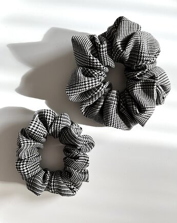 Wełniana srunchie w czarno-białą kratkę  Black Check, Volie Line