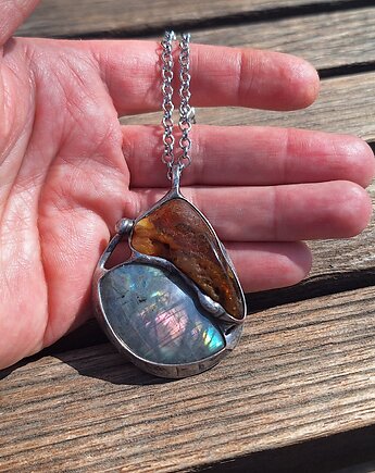 Egzamin - wisiorek, po drugiej stronie lustra