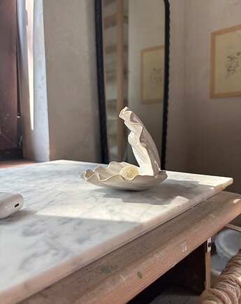 Ceramiczna muszla na obrączki prezent ślubny talerzyk na drobiazgi, Maison Fragile