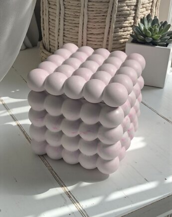 Inspirowana zapachem YSL-Świeca sojowa w różowym gipsie PINK SILENCE, Oyka Candle