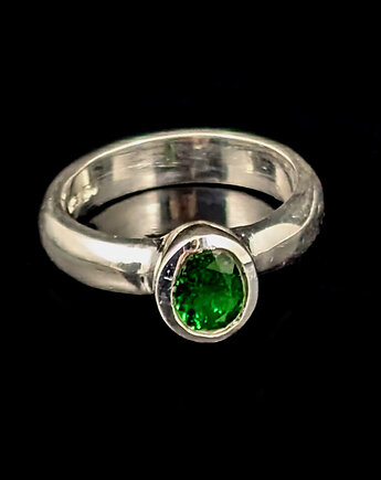 Pierścionek szlachetny tsavoryt, Pracownia Neores