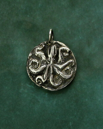 Ręcznie rzeźbiona zawieszka moneta z ośmiornicą, Antilica