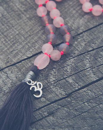 Heart Chakra Mala / naszyjnik OM kwarc różowy, NOMAD ACCESSORIES