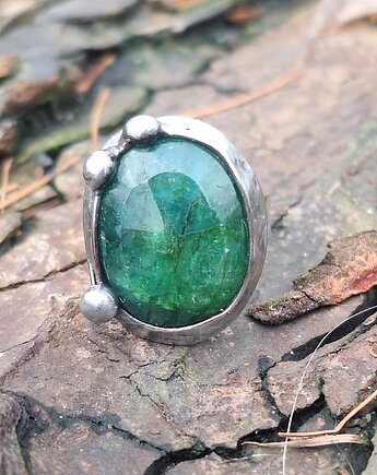 Szmaragd - pierścionek regulowany, po drugiej stronie lustra