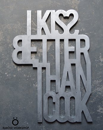 Napis I KISS BETTER THAN I COOK srebrny, Rabose Workshop