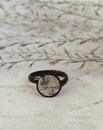 Pierścionek z kolekcji Brzoza - z prawdziwą korą drzewa, Slow Jewelry