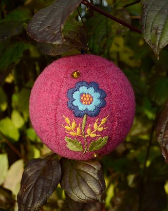 Bombka ręcznie haftowana, Pracownia Plum