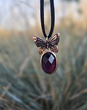 Naszyjnik z ametystem i motylem, Dziki Królik
