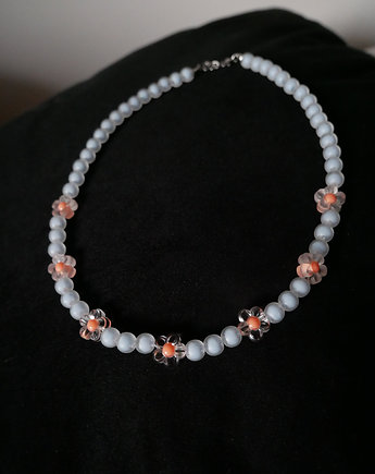 Niebieski naszyjnik choker z koralików pomarańczowe kwiatki, Wylewnia Twórczości