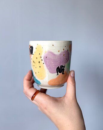 Kubek graficzny w ludziki, Wet Spot Ceramic Studio