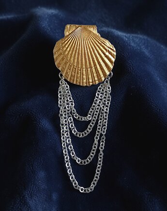 Broszka z prawdziwej muszli : złota muszla z łańcuszkami, kaktusia