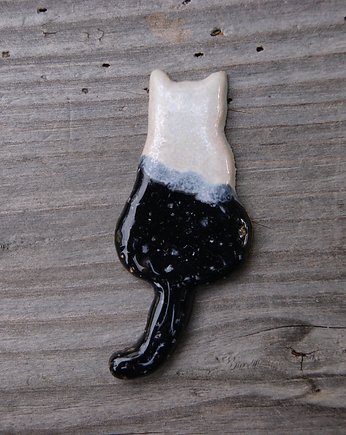 Ceramiczny magnes kot biało czarny, Gliniana Koniczynka