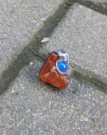 Bursztyn z plusem - pierścionek regulowany, po drugiej stronie lustra