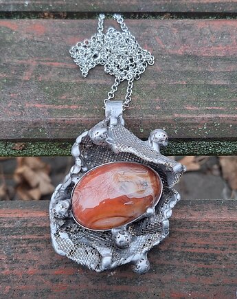 W sieci - wisiorek, po drugiej stronie lustra