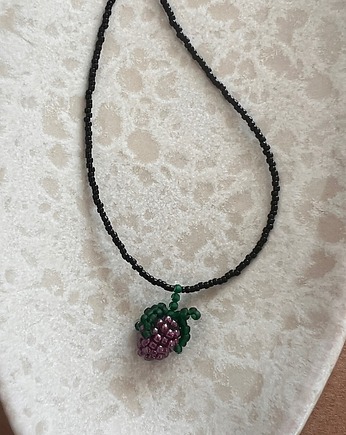 Handmade naszyjnik z koralików z plecionym owocem fioletową jeżyną, Juicy Beads